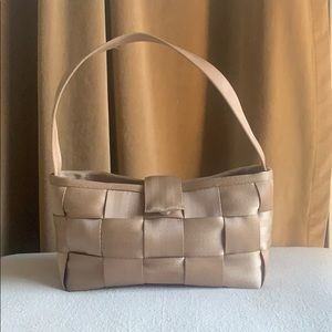 Harvey’s seatbelt bag